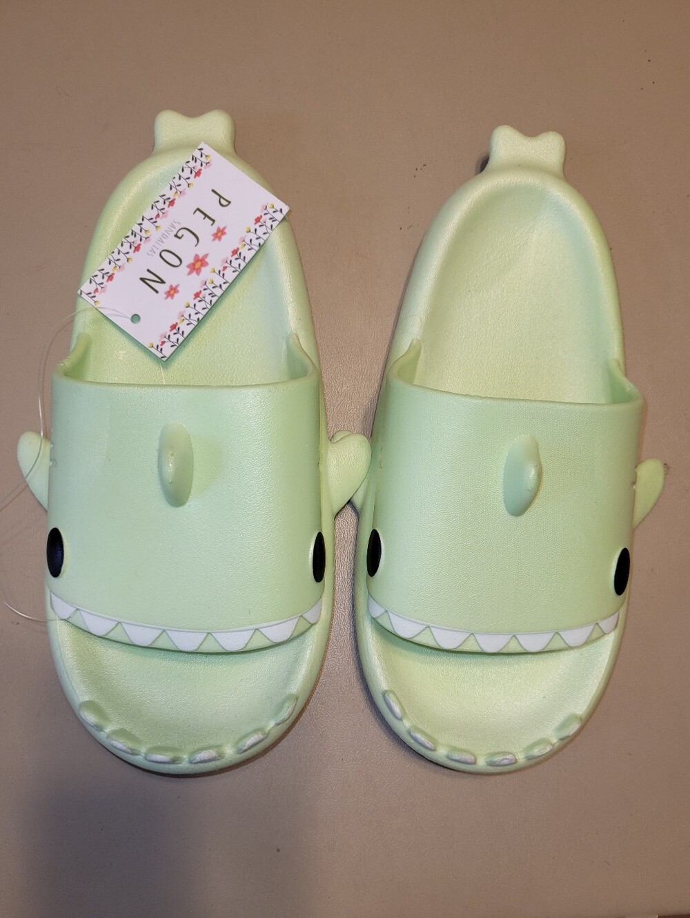 NWT - PEGON Kids Shark Slip-On Sandals in Mint Green. Size 2.5-3.